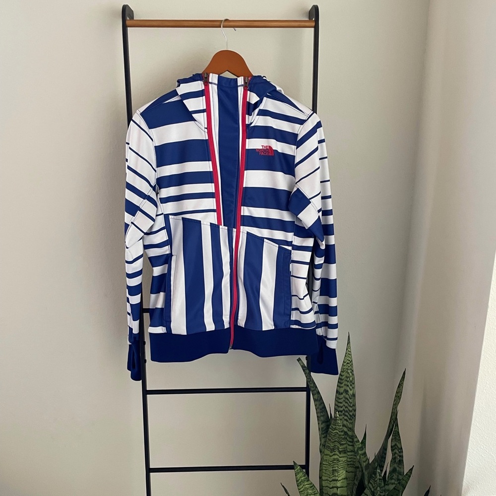 North Face sweater size M